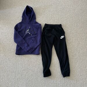 Nike Kids Hoodie & Black Sweatpants